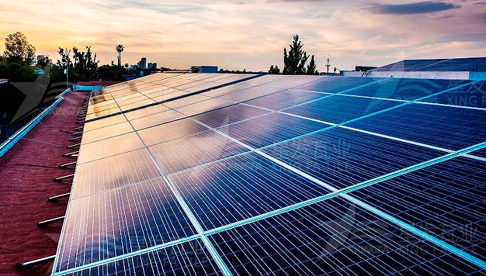 光伏屋面瓦自清潔性能強，防水功能優(yōu)異，簡(jiǎn)直是一舉多得！