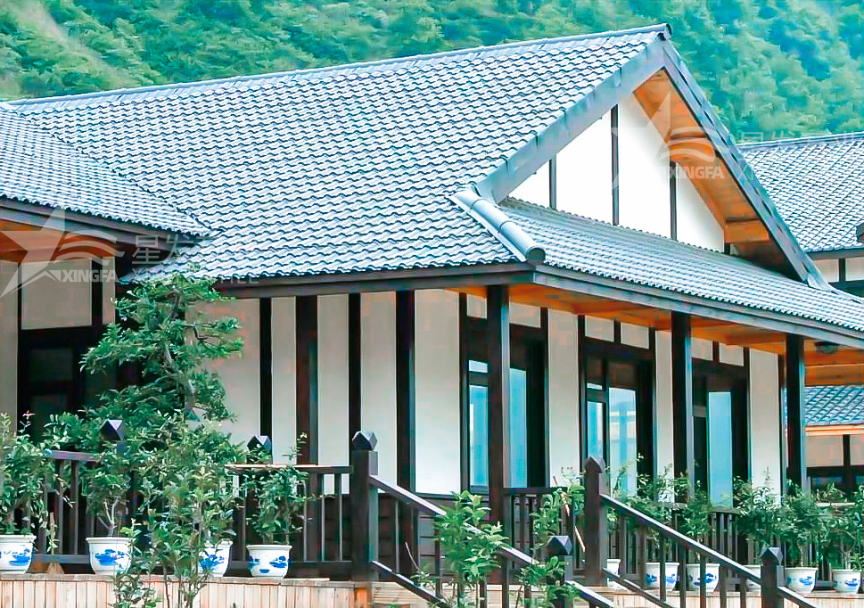 抵御炎炎夏日，用合成樹(shù)脂瓦為涼亭加裝“遮陽(yáng)傘”