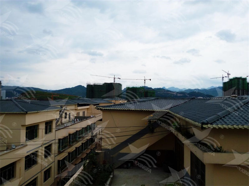 農村房屋改造新趨勢：合成樹(shù)脂瓦替代彩鋼瓦的優(yōu)勢