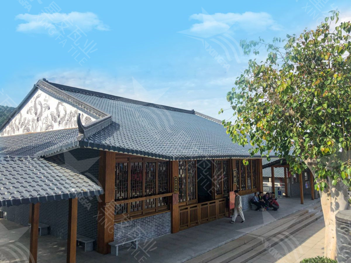 四合院別墅裝飾采光琉璃瓦 隔熱防水堅韌紅色樹(shù)脂防腐瓦 仿古建筑樹(shù)脂瓦廠(chǎng)家生產(chǎn)制造