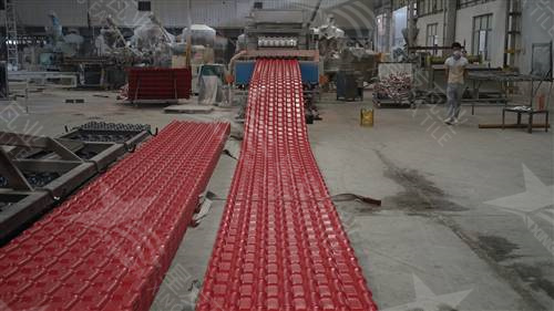 星發(fā)瓦業(yè)車(chē)間機器